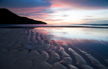 Walking the sandbanks between Gam and Mansuar at low tide