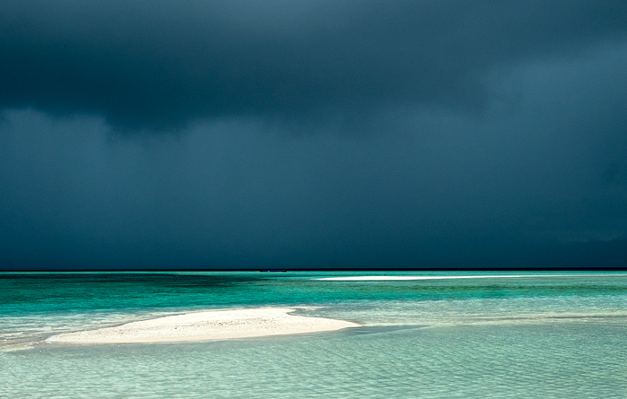 April storm rolls in over the sandbanks between Kri and Mansuar