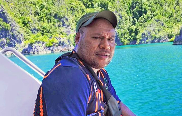 Raja Ampat guide Boy Alex Ofias